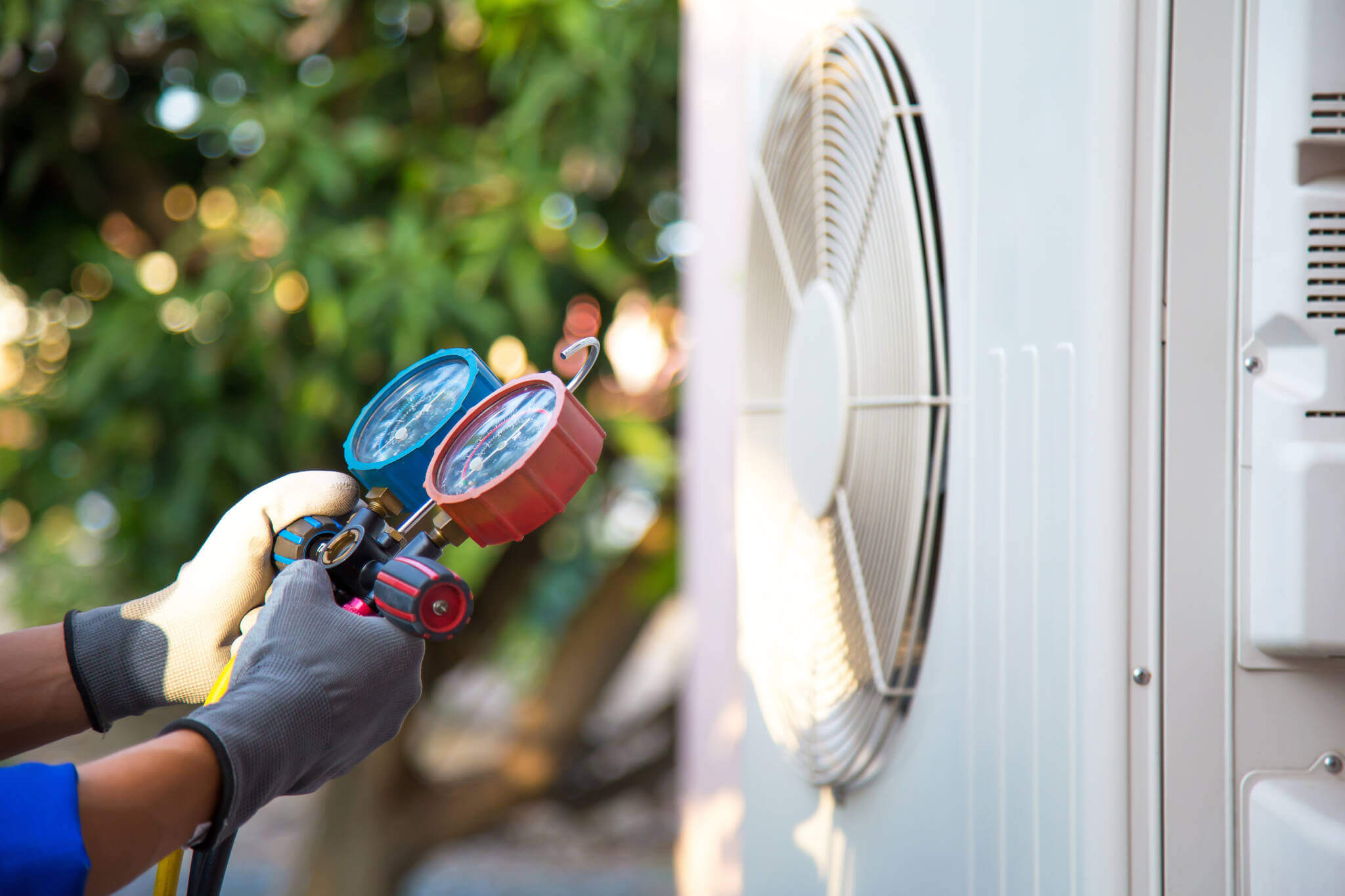 Mechanic Air Conditioner Technician Using Manifold Gauge Checkin