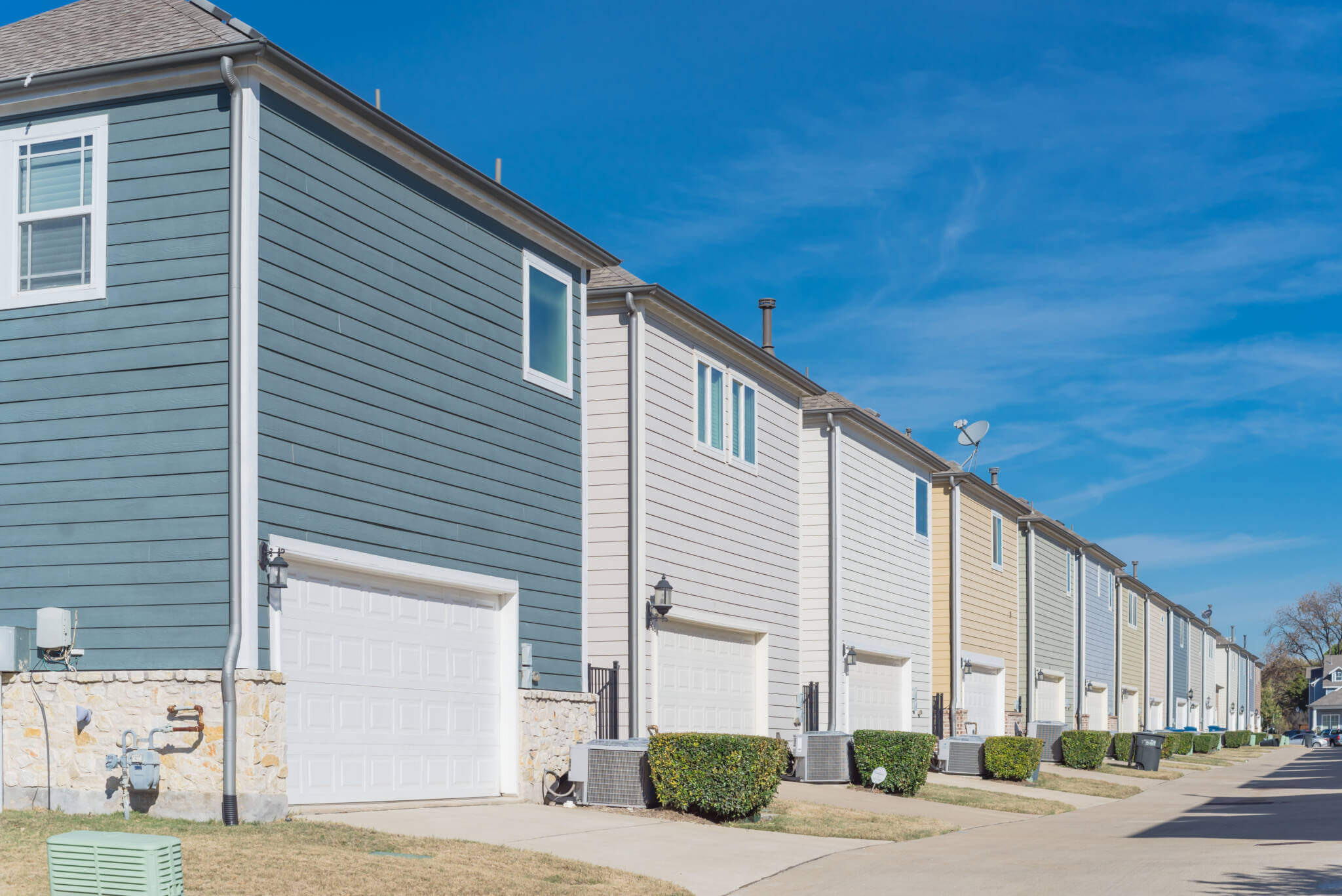 Corner,house,and,back,alley,of,new,development,residential,community,